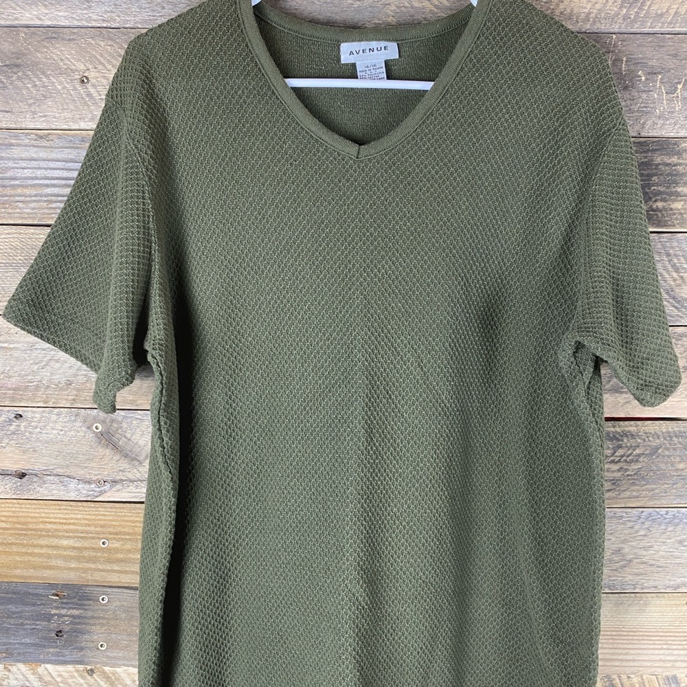 Avenue Women's Sz 14/16 Green Waffle Look V Neck Short Sleeve Top